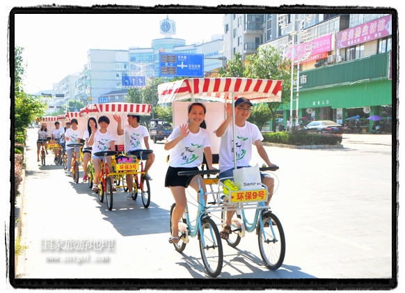江西婺源:情侶騎行旅行過“七夕”