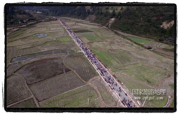 1700桌合攏宴，總長3.7公里，10380人同桌就餐，創(chuàng)歷史之最