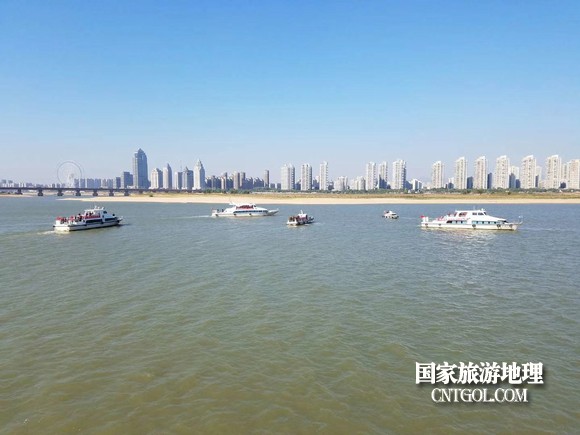 江西開(kāi)展呵護(hù)一湖清水，嚴(yán)厲打擊非法采砂行動(dòng)（圖）